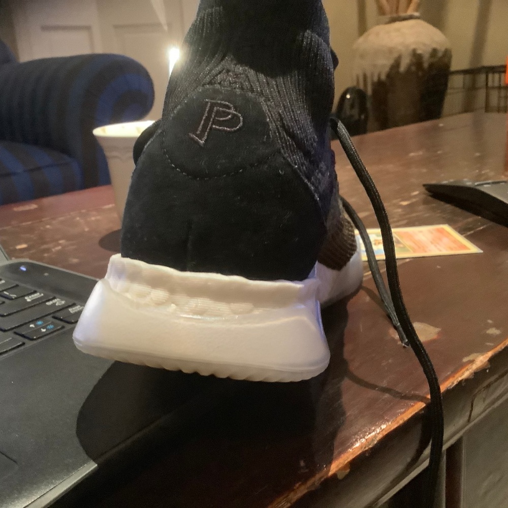 Sneakers - Picture 5 of 8